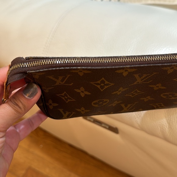 Authentic, LV vintage pochette accessories with an authentic LV chain. - Picture 8 of 17